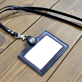 IDケース<br>（本革ストラップ ＋2,200円）